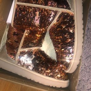 Short classic sequin ugg boot